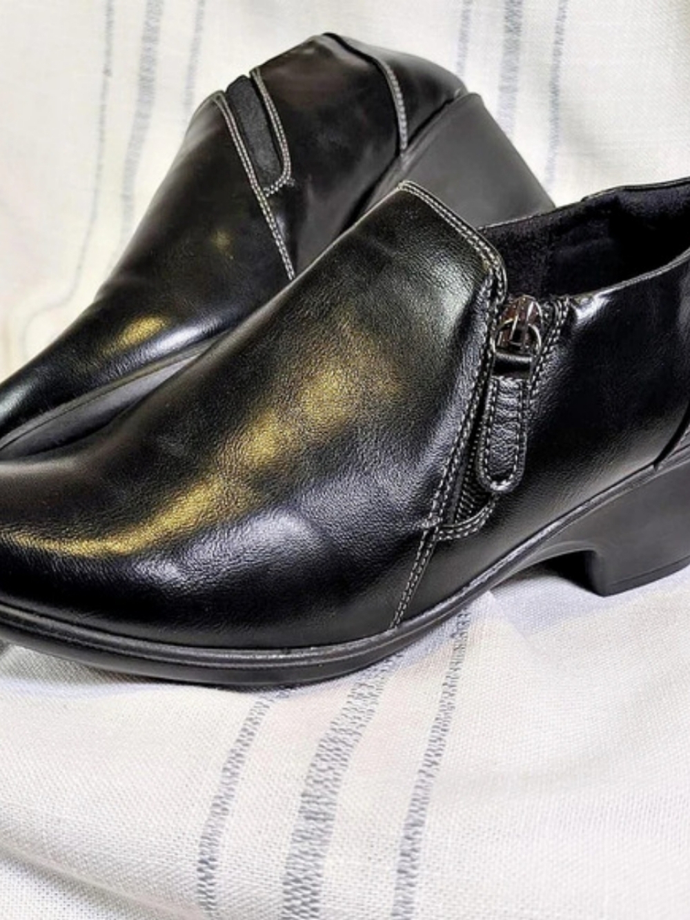 MABELLA Black Zip Ankle Boots US 8W Like New